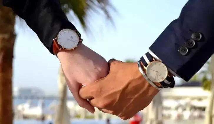 你们所鄙视的烂大街的“DW”手表,它到底凭什么就爆红了呢?