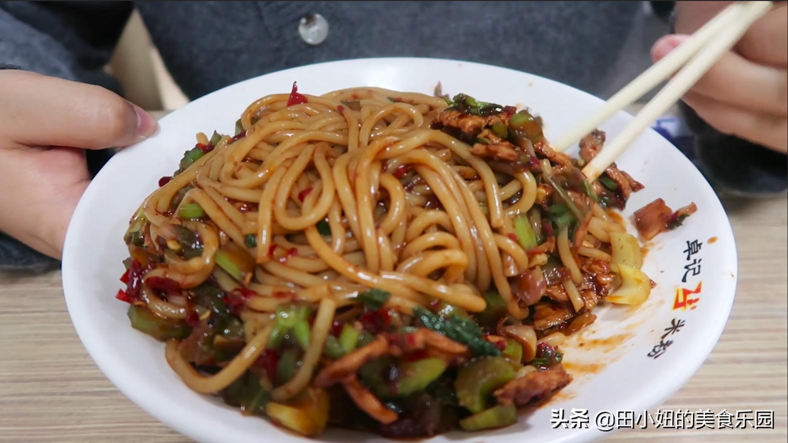 新疆妹子最喜欢吃的米粉,特别好吃的米粉店每周回家必吃