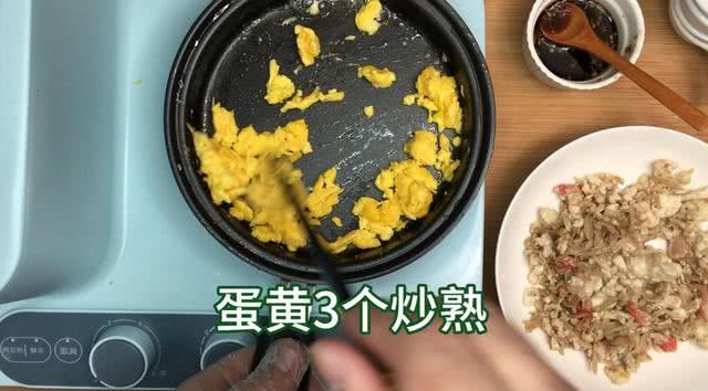 黄磊同款赛螃蟹吃法,孙红雷撒娇让黄磊给他做的赛螃蟹
