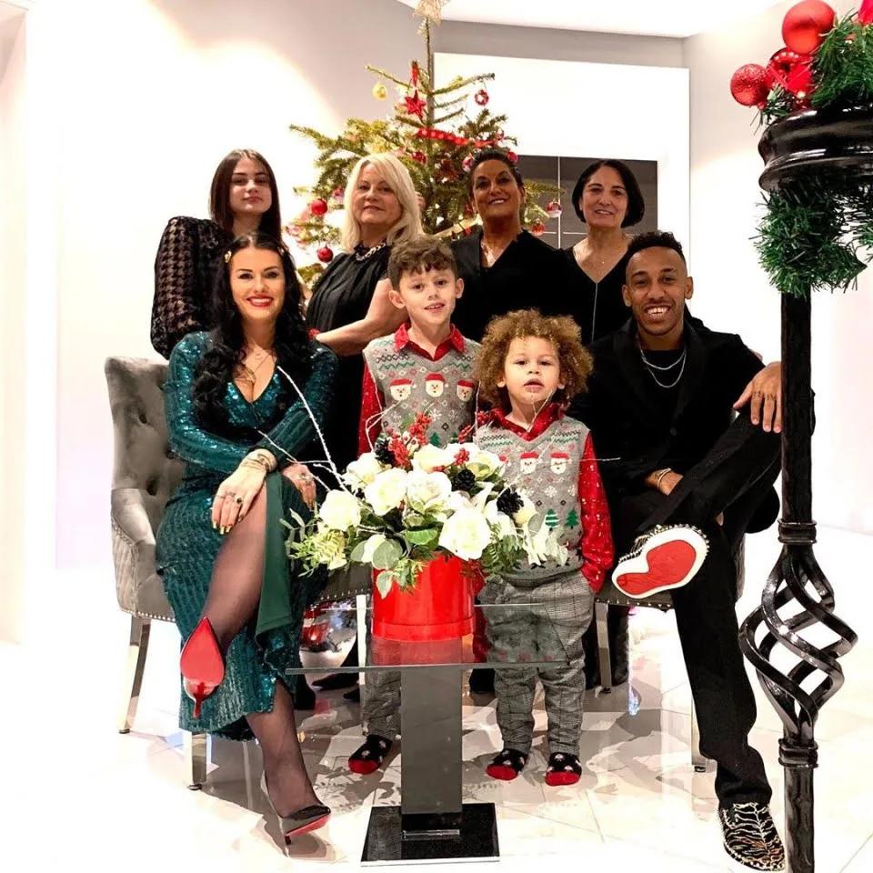 圣诞节足球明星,梅威瑟挥霍无度