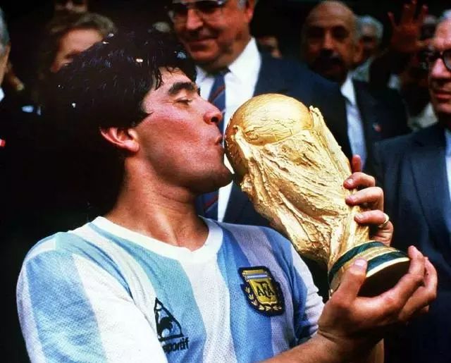 涓栫晫鐞冪帇宸磋タ璐濆埄,涓栫晫鐞冪帇