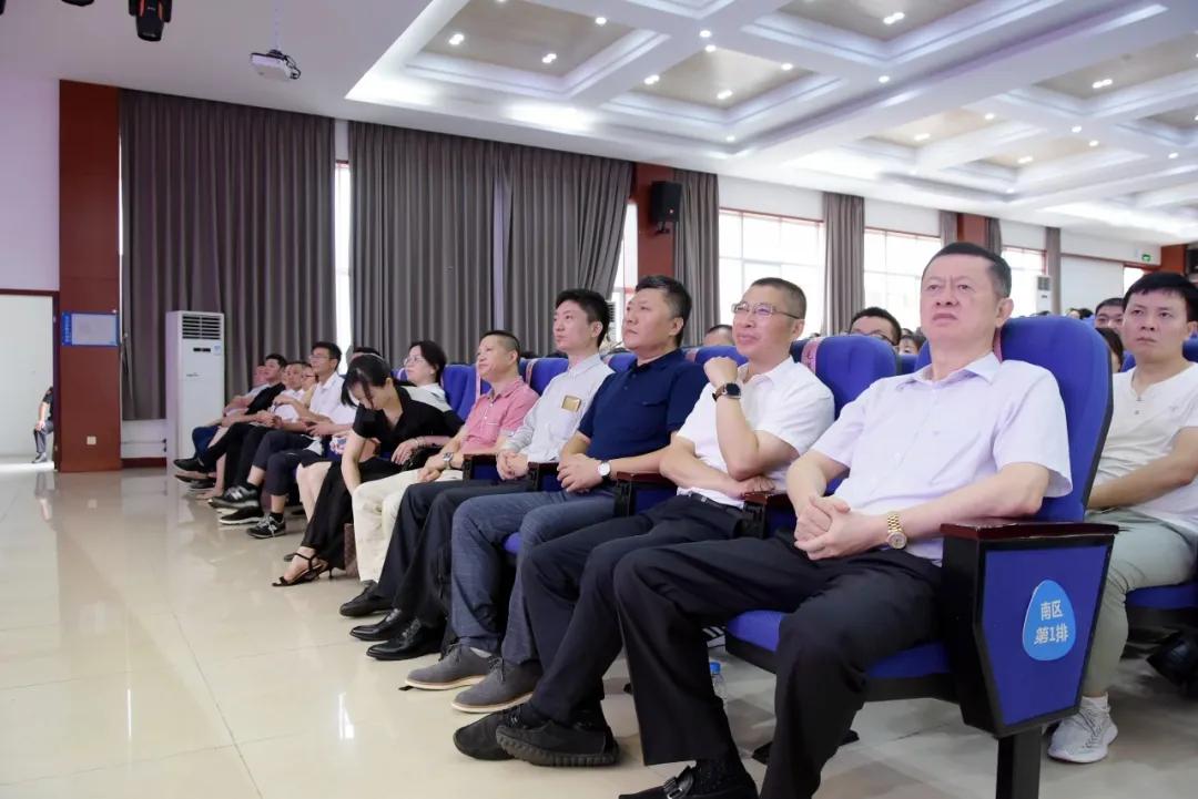 防控疫情决胜中考校长讲话,疫情防控高三年级考试