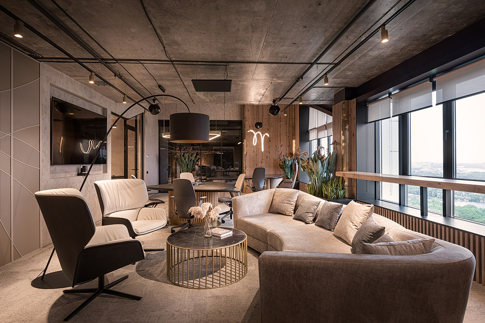 红蓝渐变手机游戏开发公司基辅办公设计欣赏