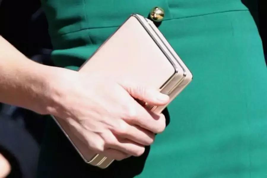 凯特王妃为什么穿这么多品牌,凯特王妃一年的服装费