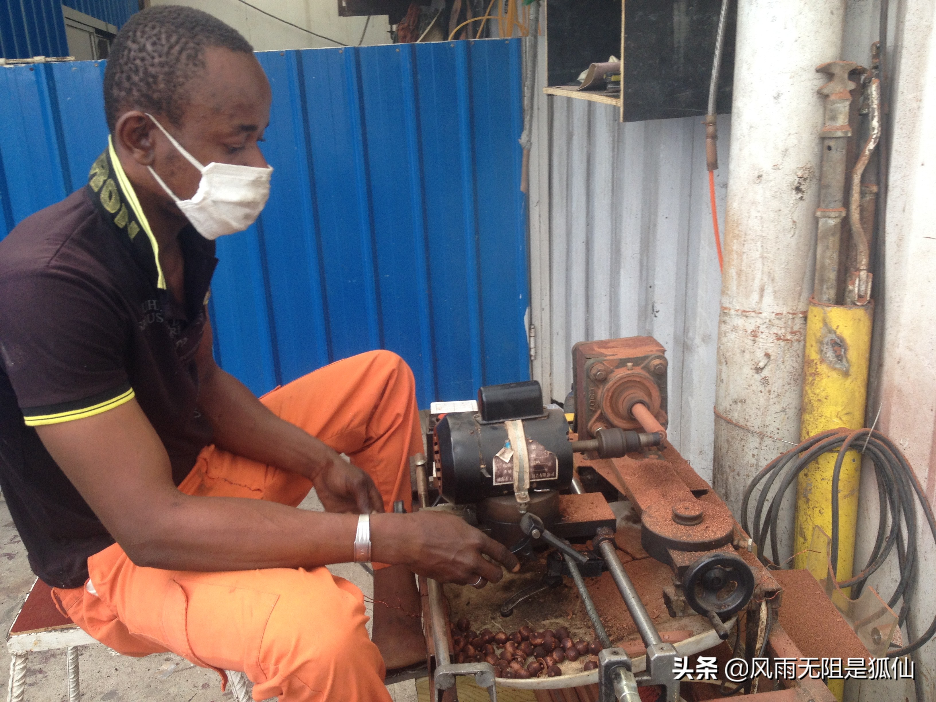 安哥拉黑人兄弟做手串回忆我在非洲安哥拉的日子46