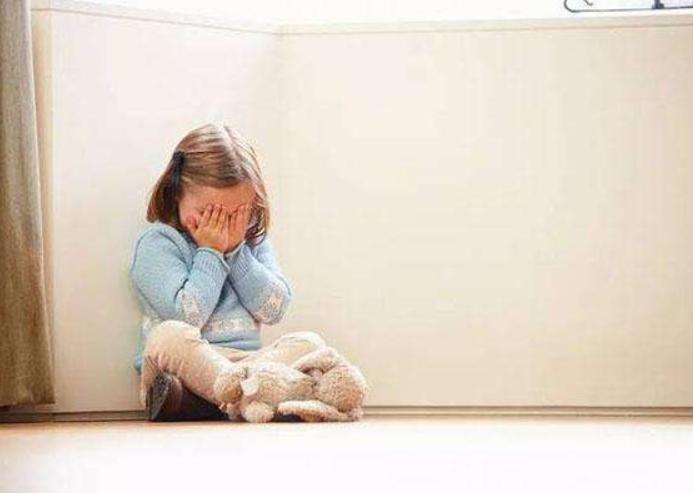 孩子经常“夹腿”咋回事？家长别大意，这些细节要重视