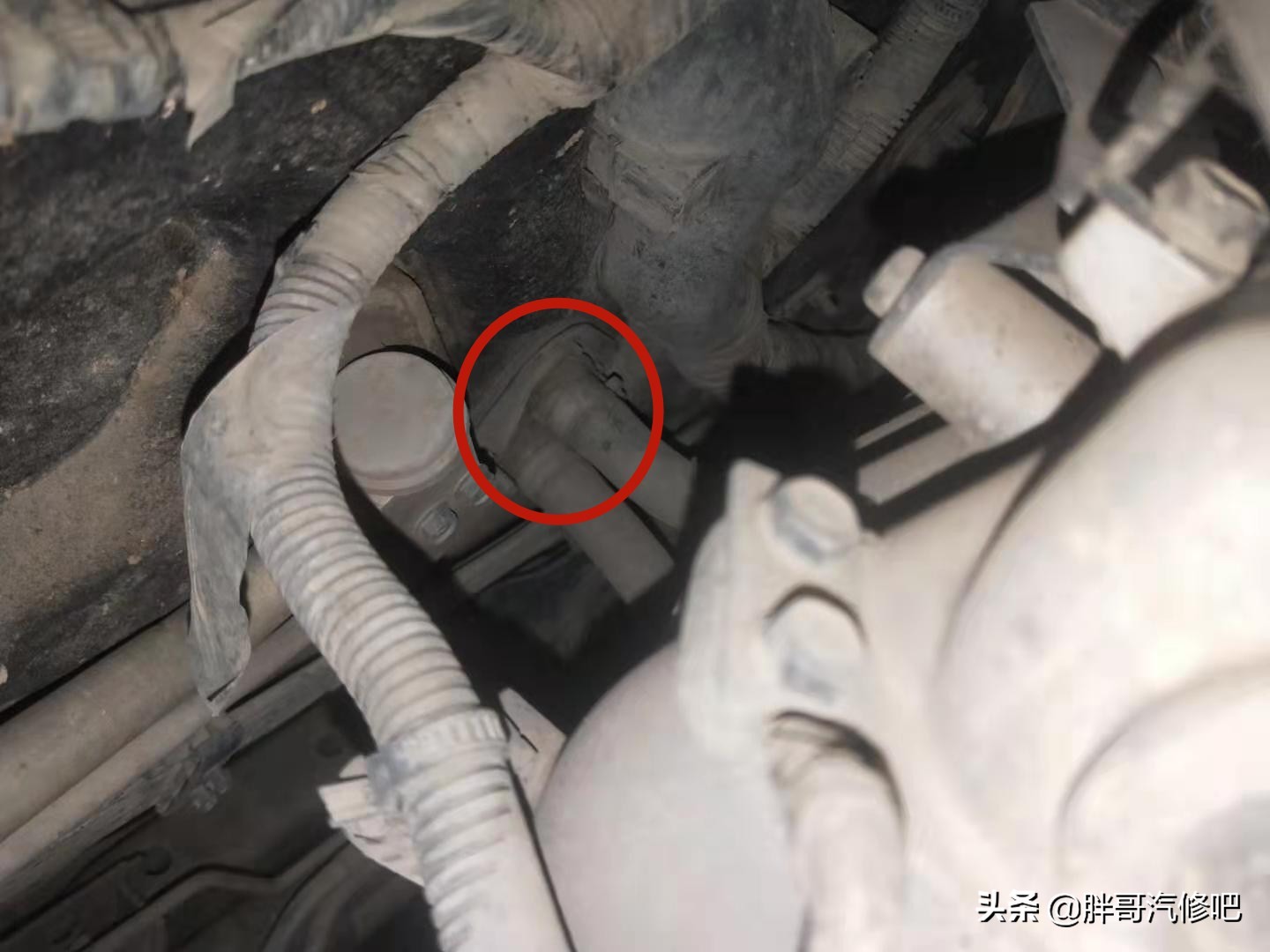 暖风防冻液怎么清洗,防冻液用了一段时间没颜色了