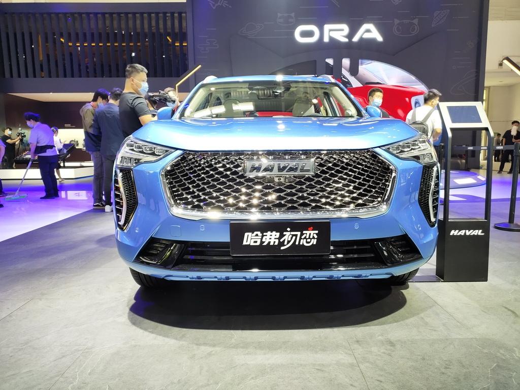 哈弗初恋和cs55plus蓝鲸版哪个好,哈弗初恋外观