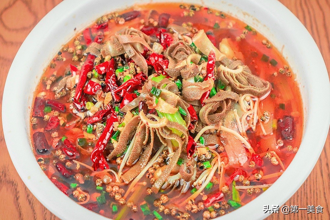 水煮毛肚脆嫩爽口,重庆正宗火爆毛肚做法