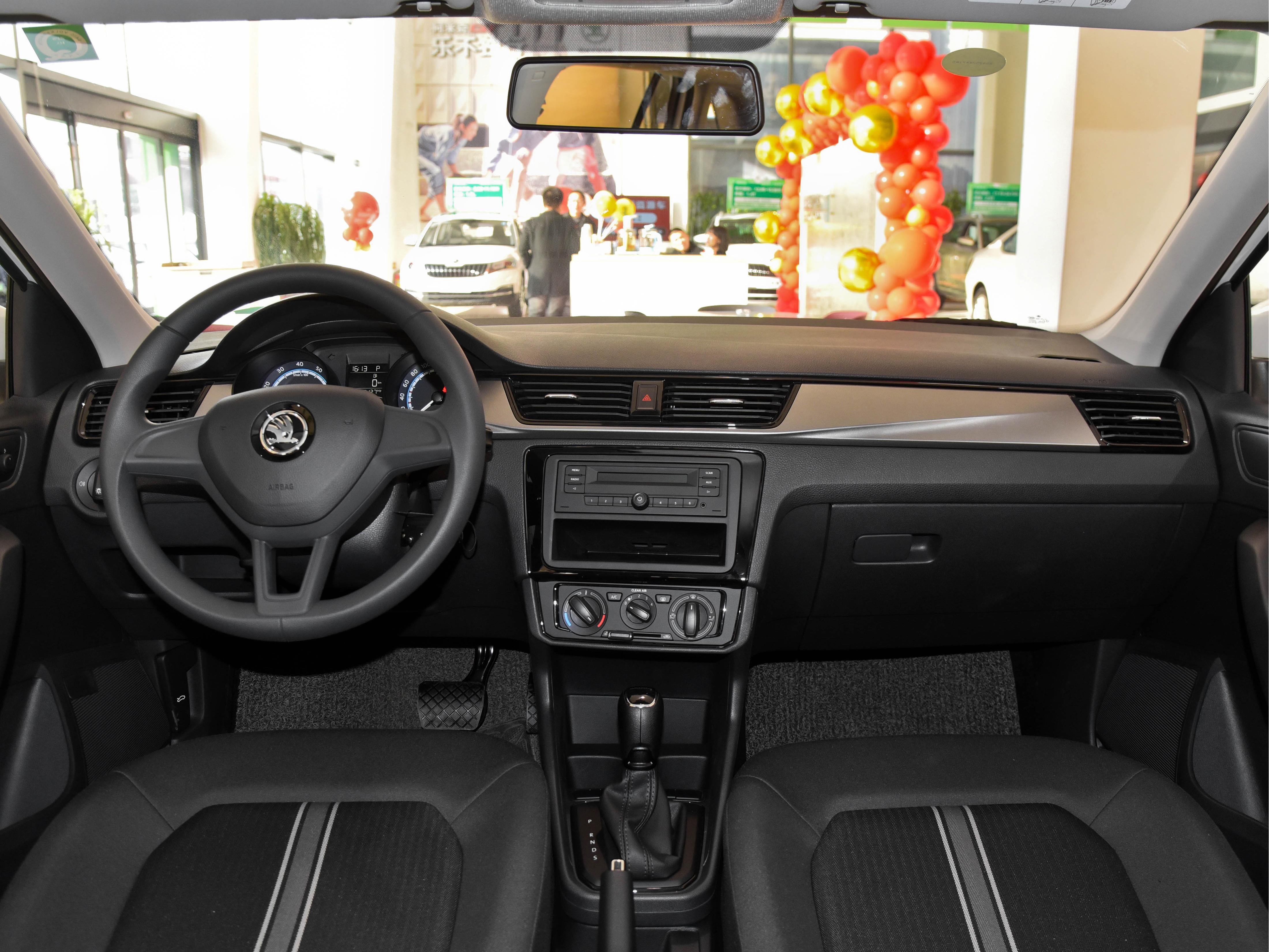 低配便宜，一样是自动挡，5.6L油耗加92号汽油，带你看斯柯达昕动