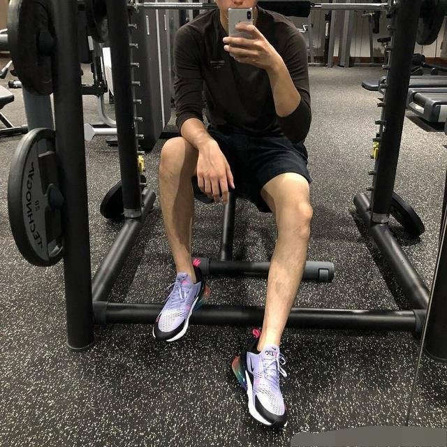 王一博安踏秋运动套装,王一博安踏运动装广告