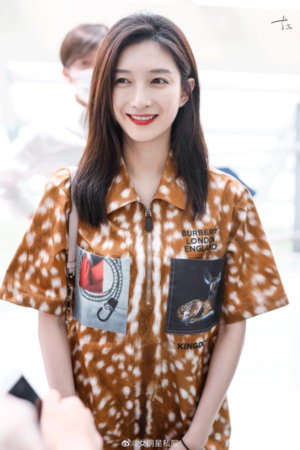 优衣库与kaws联名t恤 (优衣库kaws联名t恤图片)