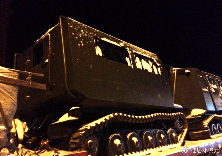 铰接式履带全地形车,中国最新款蟒式履带军用全地形车