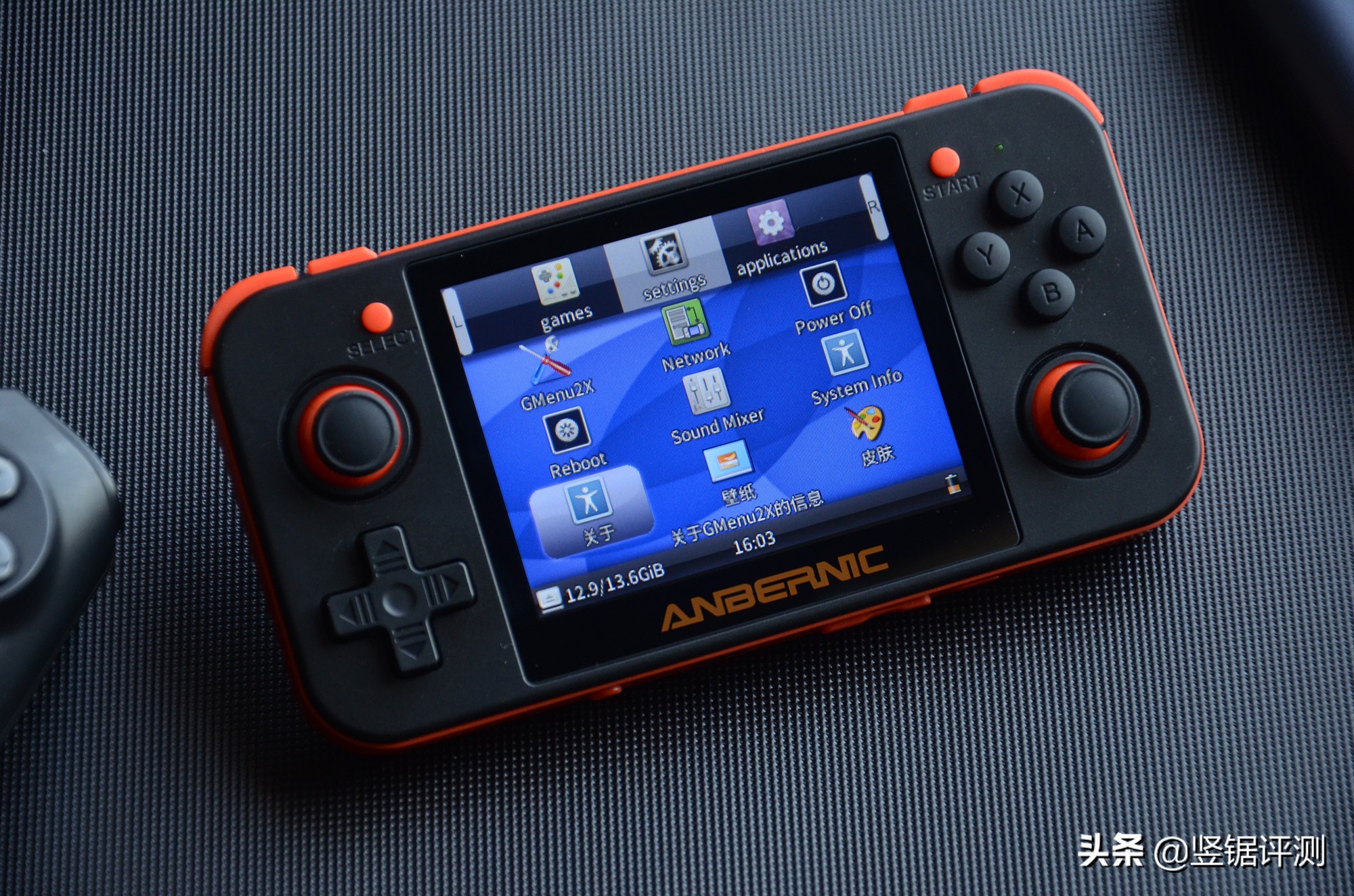 3.5英寸IPS屏，能模拟运行数千款游戏，国产“口袋掌机”评测