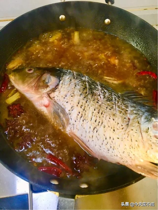 红烧鲤鱼炖鱼最正宗的做法教程,红烧鲤鱼炖鱼最正宗的做法教学