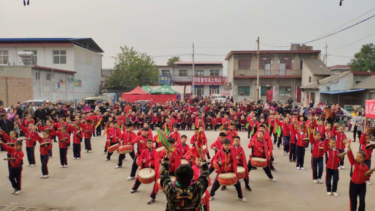 尧都贾得威风锣鼓,贾得威风锣鼓队表演视频