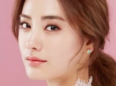 世界第一美人的脸,世界第一丑女整容