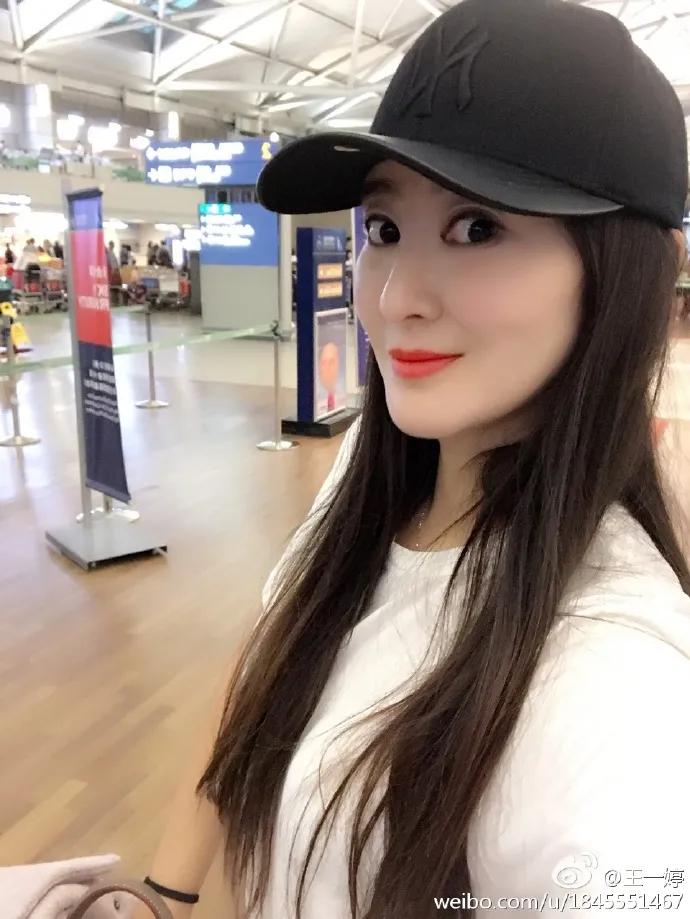 「早晚要认识」帅气逼人的国脚杨旭和他美艳女主持太太