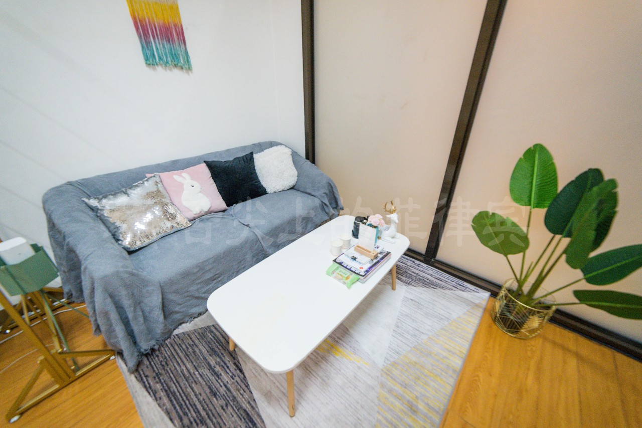 90后美女开了一家美容院,90后美女开直营店