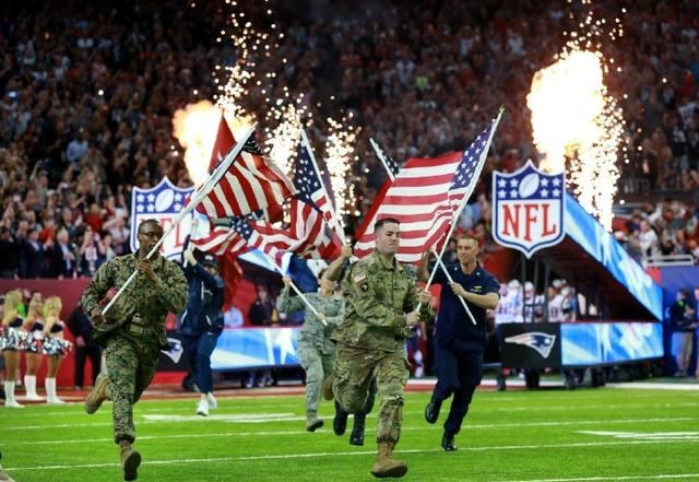 超级碗广告特朗普,超级碗2022中场秀台下明星