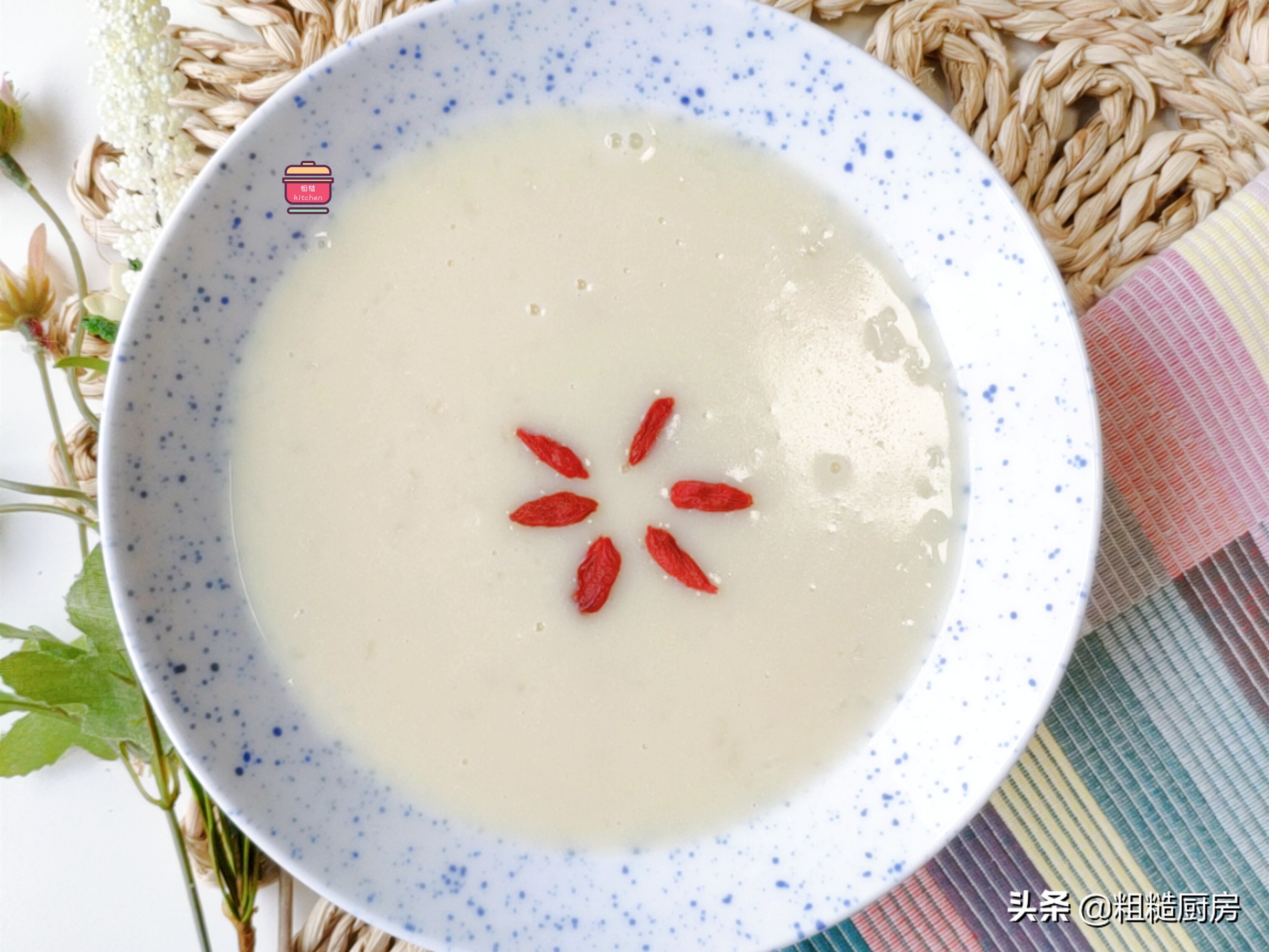 入秋必喝的八种不重样的营养汤,秋季早餐最养人的有哪几款养生粥