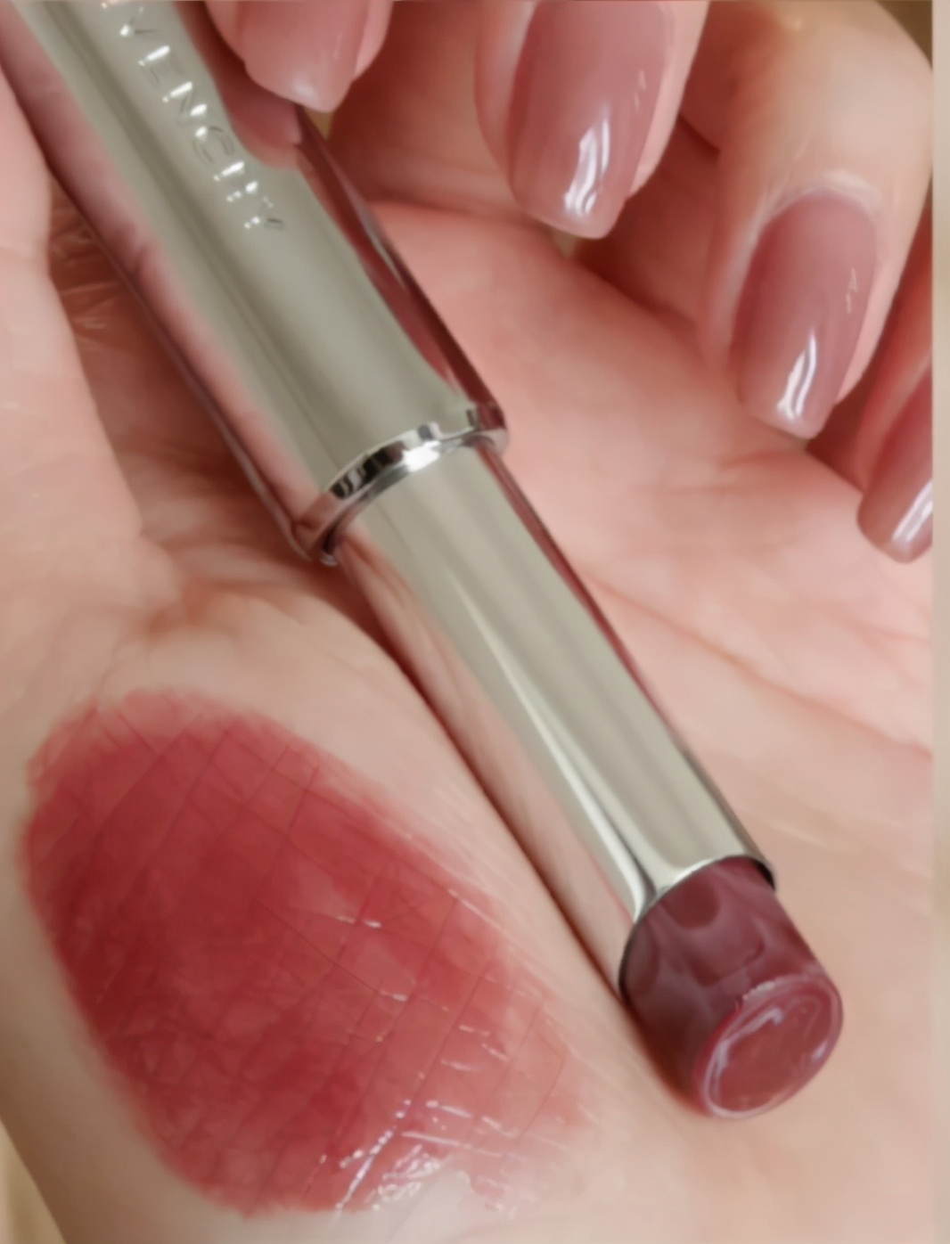 什么口红显白最快,口红显白色号推荐