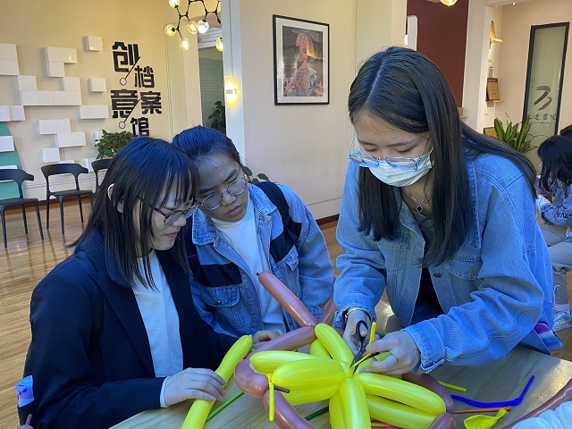 双手创造未来创意,双手扎气球