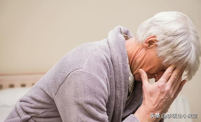 家人突发脑出血咋办？医生教你几个家庭急救办法，关键时候能救命