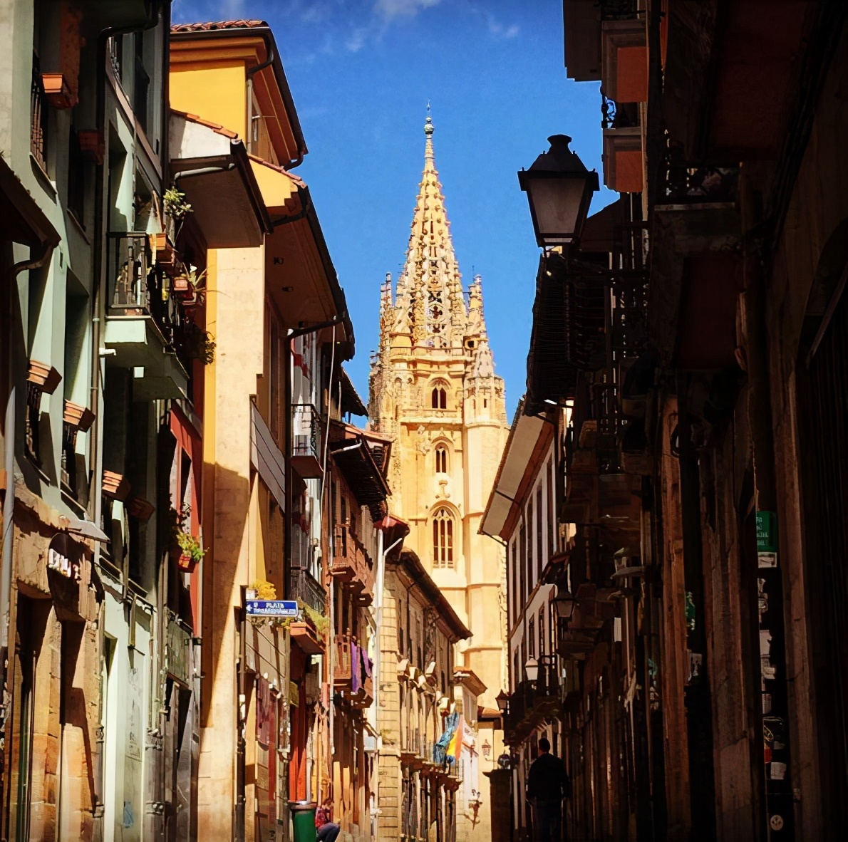 西班牙和法国交界的小镇,西班牙最美十大城市