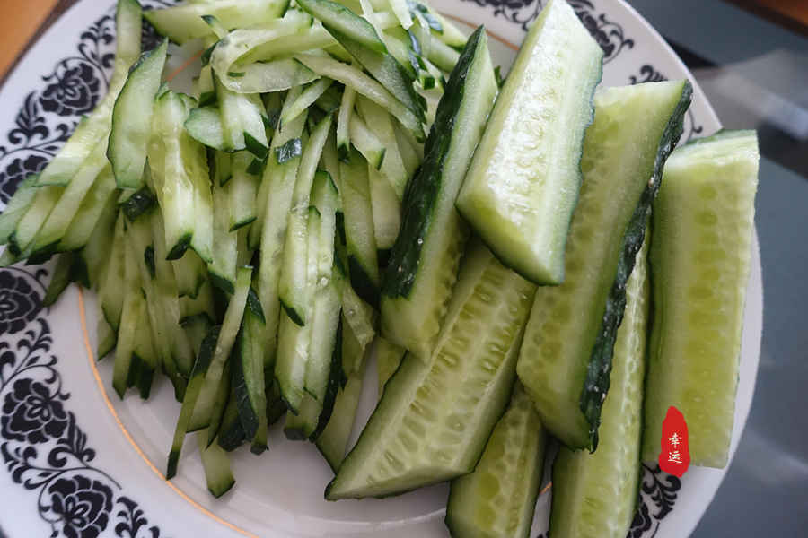 老两口三天的正午饭，荤素合理搭配，吃着顺口不觉单调