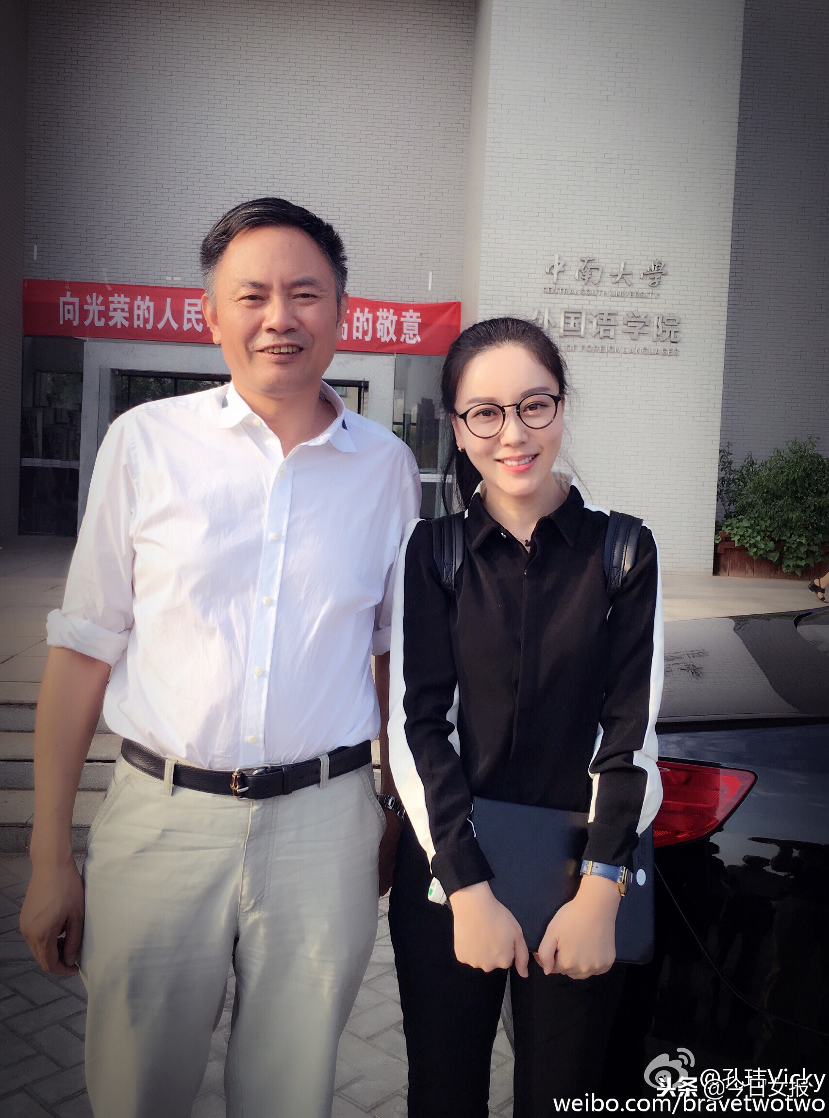 明明可以靠颜值偏要靠才华图片,明明可以靠脸非得靠才华的女生