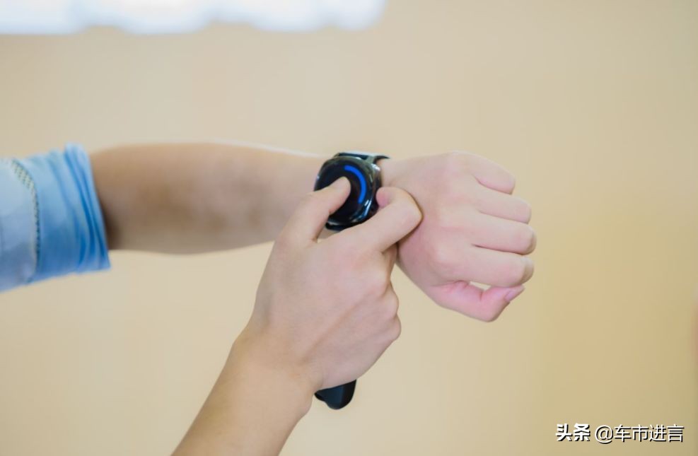 吉利博字辈车型,吉利汽车赠送5年的流量要插卡吗