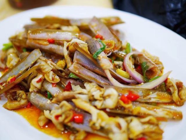 在这个阳光明媚的春季,在这个阳光灿烂的日子里