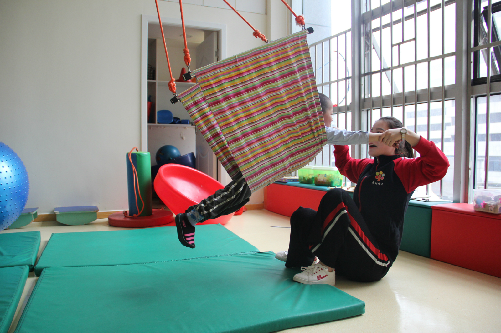 幼儿园加盟好还是自己开,幼教项目加盟哪家好一点