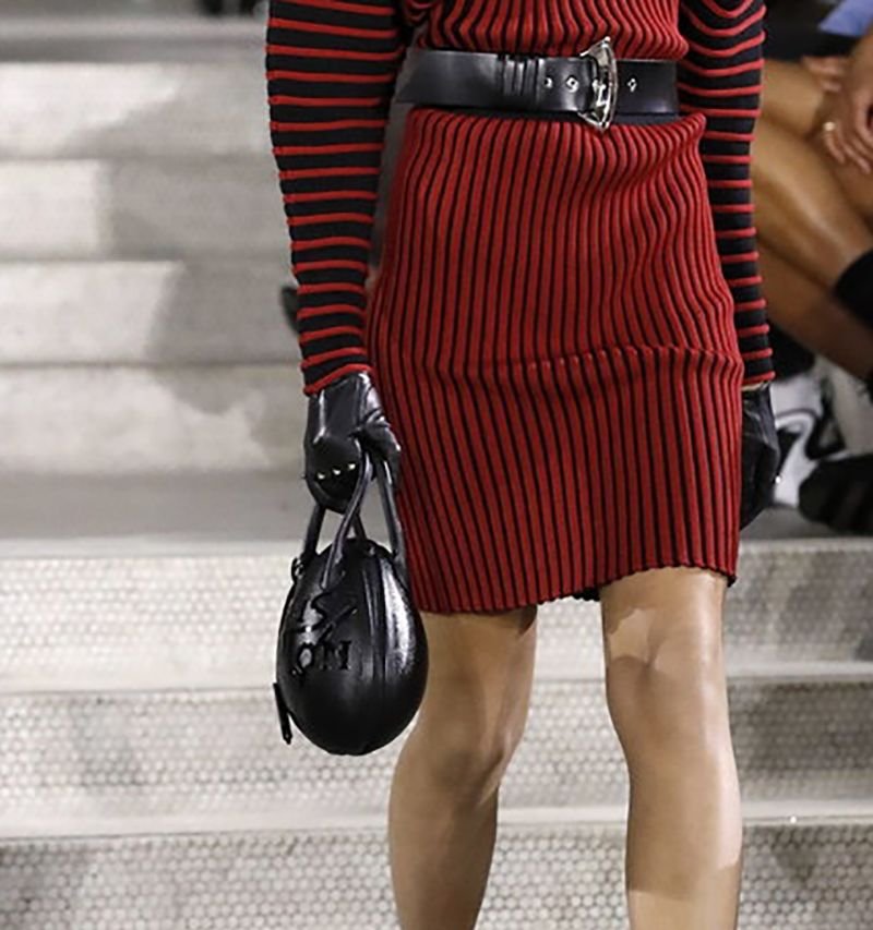 lv奢侈品值得入手吗 (lv的奢侈品值得买吗)