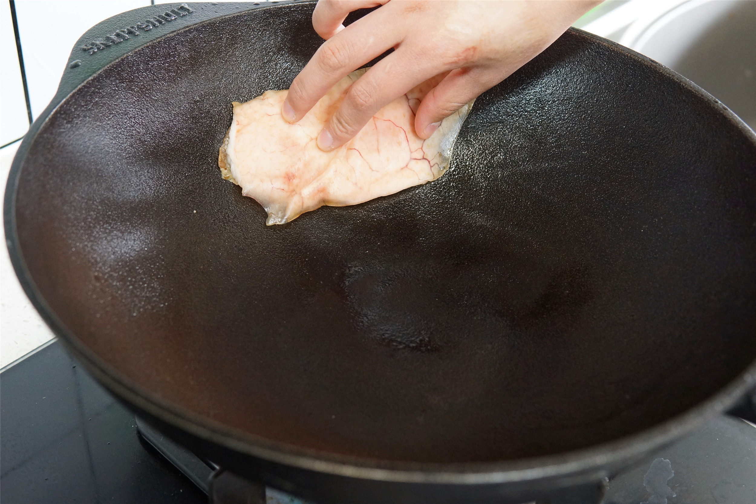 铁锅免开锅买回来怎么用,铁锅买来千万不要直接炒菜