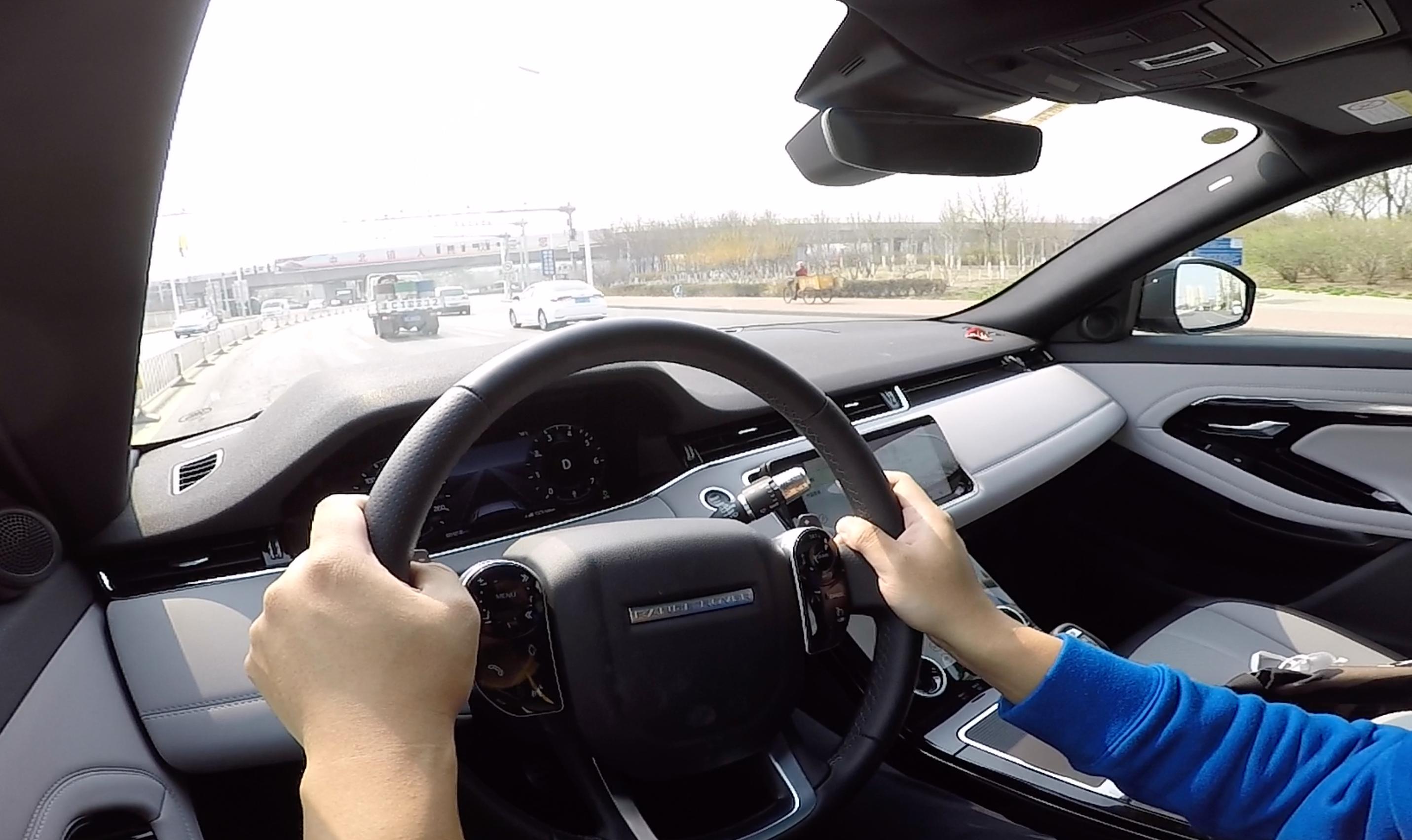 新款极光油耗和优缺点,35万左右路虎揽胜极光值得买么