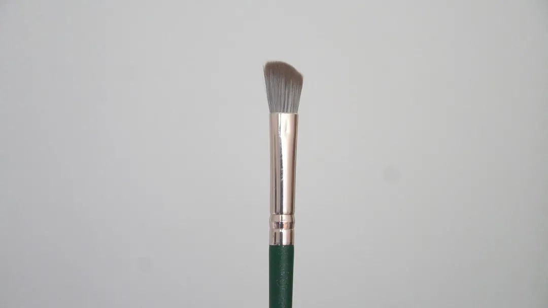 我终于找到比美妆蛋省粉100倍的宝藏刷子