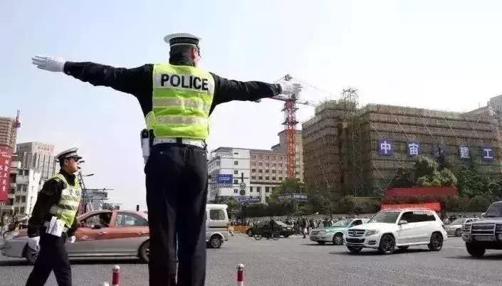 靖江市礼让行人罚款,避让救护车违章导致车辆逾期