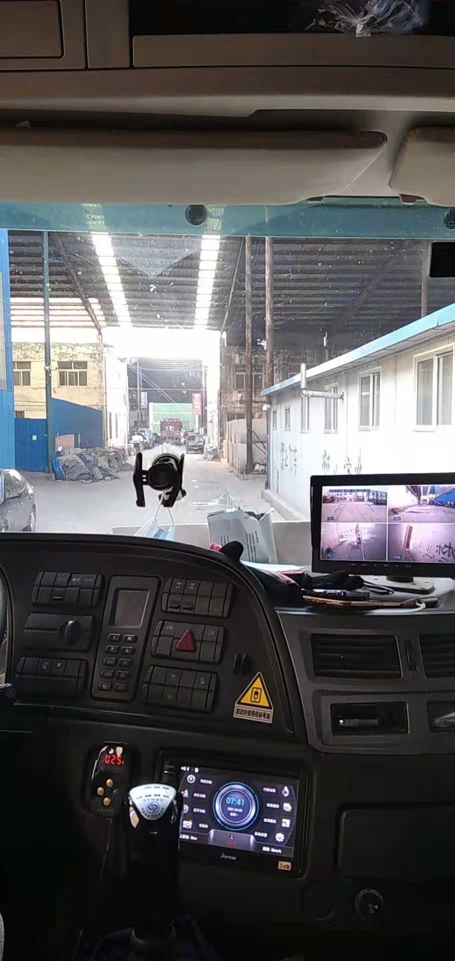 夫妻开长途大货车能挣多少,开长途货车一月收入