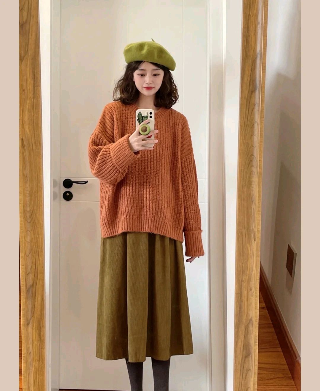 毛衣内搭搭配半身裙,毛衣搭半身裙怎么穿显身材