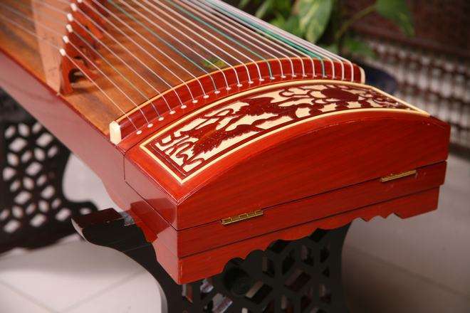 学古筝是去琴行好还是去培训班好,买古筝去淘宝买吗