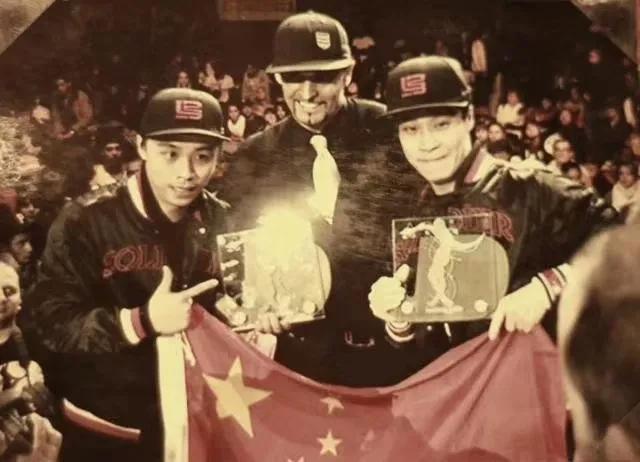 跟王一博一起采访,和王一博聊什么