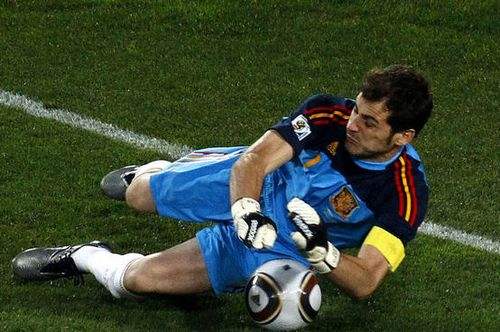 世界杯第一门将卡西,皇马圣卡西告别足坛