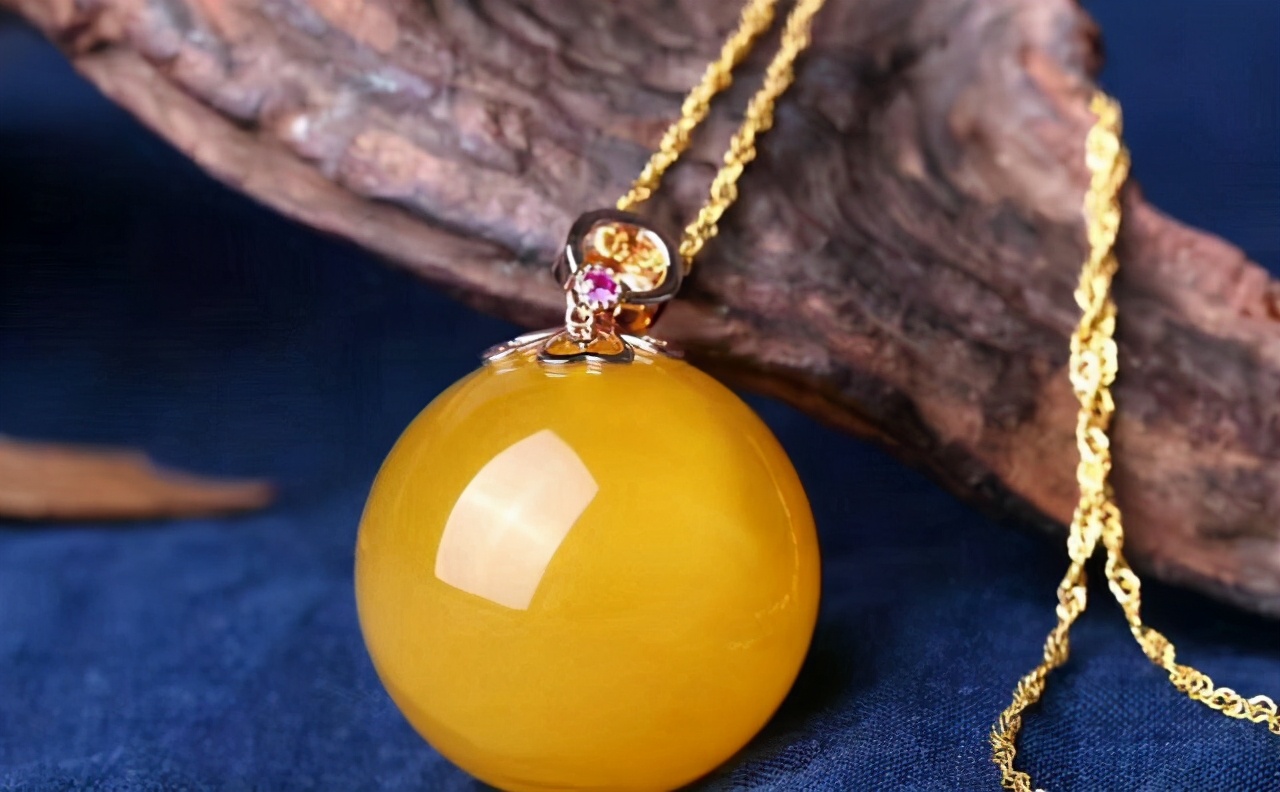 鉴别蜜蜡真假的10种方法,怎么鉴别真假蜜蜡最简单的办法