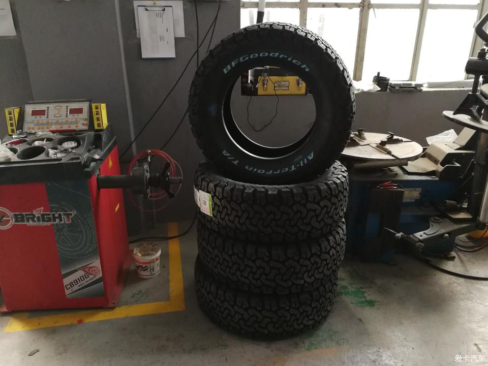 途达2021款2.5t柴油版越野视频,2021款途达四驱七座越野视频