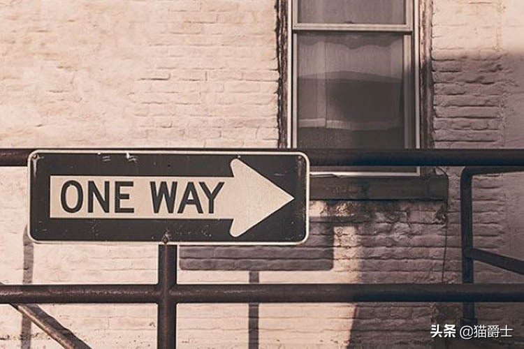 朋友爱炫耀该怎么给他说,朋友总喜欢炫耀自己的优势