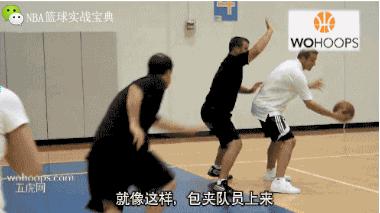 「篮球教学」掌握正确的传球姿势，队友挡拆后才能舒服地插进去