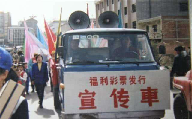 90年代掀起全民抓奖狂潮,90年代抓彩票现场