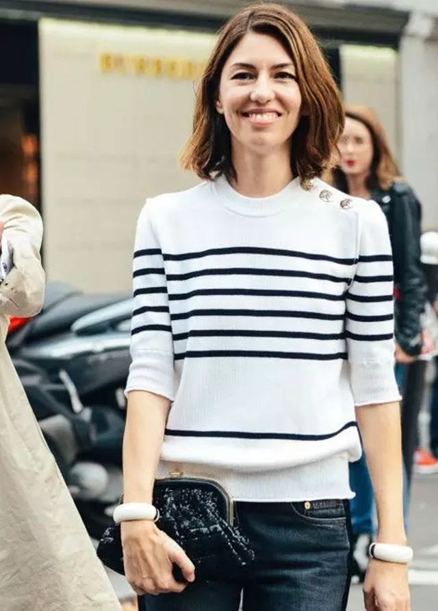 条纹穿搭还能更大胆吗,条纹的上衣搭什么好看